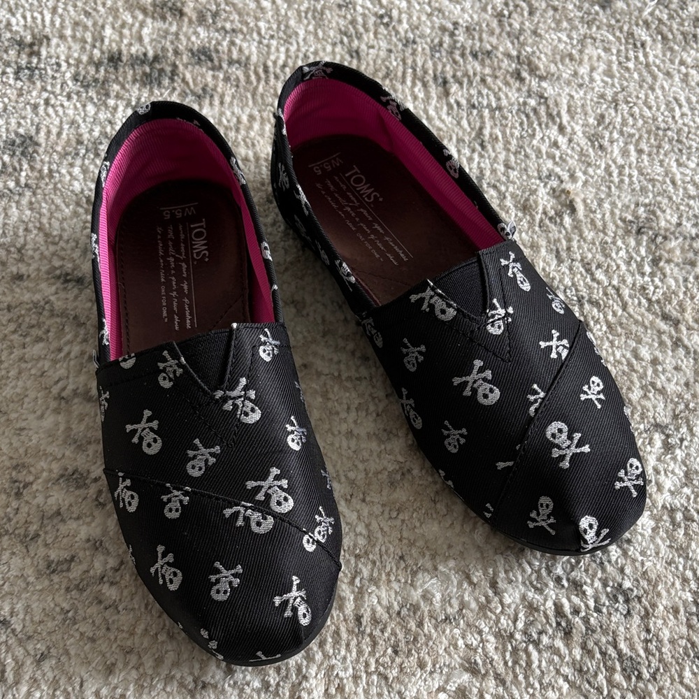 Tom’s classic sparkle skulls- 5.5